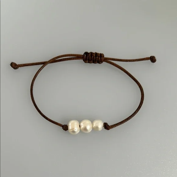 Freshwater Hawaiian Bracelet with Brown adjustable Cord - Picture 3 of 6